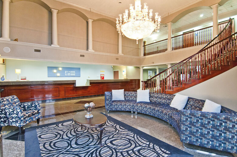 Holiday Inn Express Hotel And Suites Lake Charles