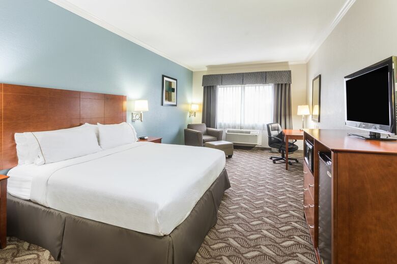 Holiday Inn Express Hotel And Suites Lake Charles
