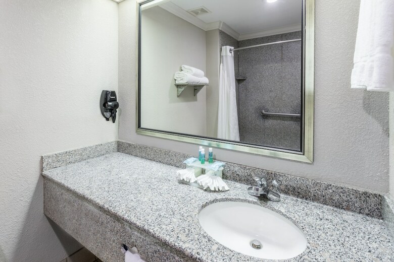 Holiday Inn Express Hotel And Suites Lake Charles