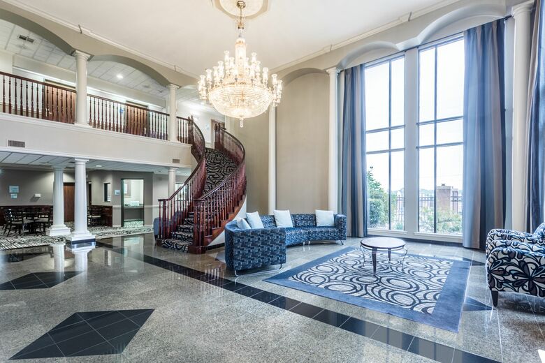 Holiday Inn Express Hotel And Suites Lake Charles