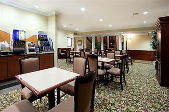 Holiday Inn Express Hotel And Suites Lake Charles