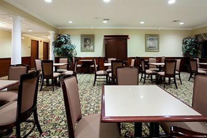Holiday Inn Express Hotel And Suites Lake Charles