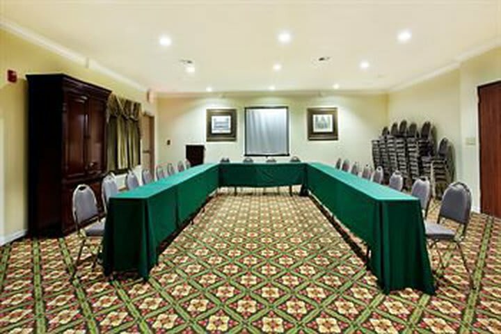 Holiday Inn Express Hotel And Suites Lake Charles