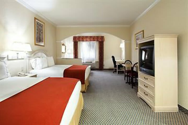 Holiday Inn Express Hotel And Suites Lake Charles