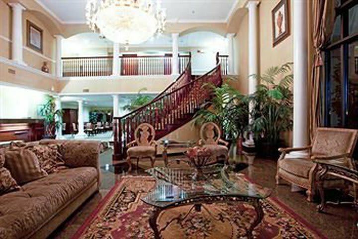 Holiday Inn Express Hotel And Suites Lake Charles