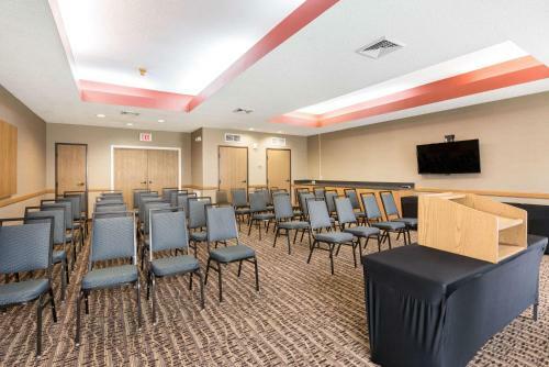 Hotel Comfort Suites Monroe