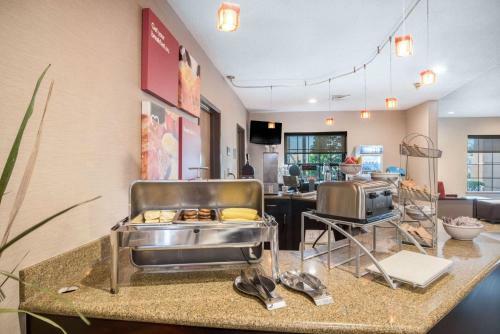 Hotel Comfort Suites Monroe