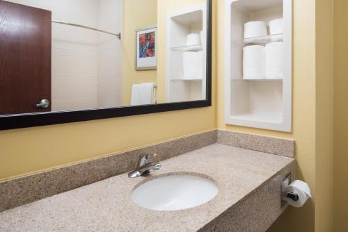 Holiday Inn Express Hotel & Suites West Monroe