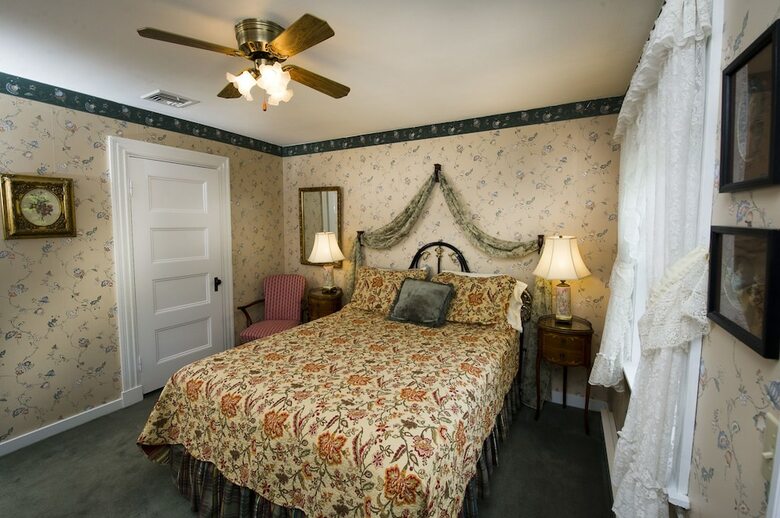 Bed & Breakfast Anne's White Columns Inn