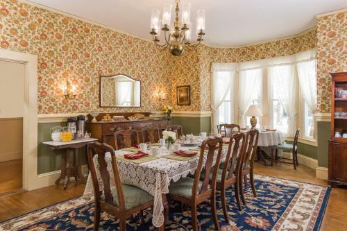 Bed & Breakfast Mira Monte Inn & Suites