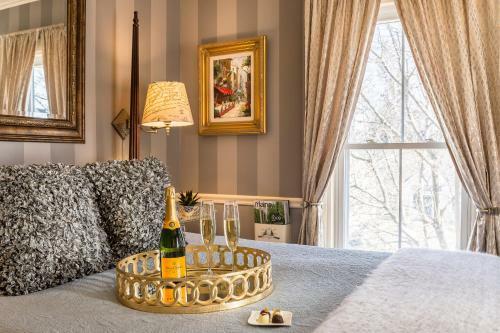 Posada Hartstone Inn & Hideaway