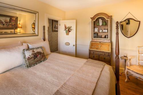 Posada Hartstone Inn & Hideaway