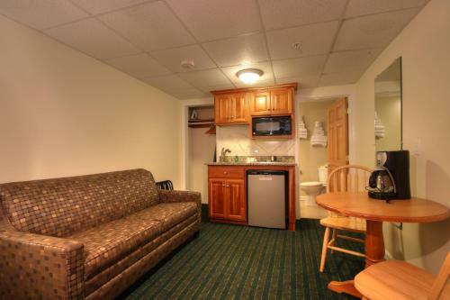 Sea Cliff House Motel