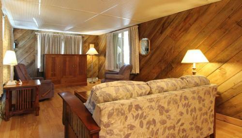 Sea Cliff House Motel