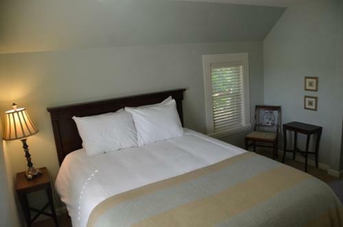 Bed & Breakfast Inn On Shore Road