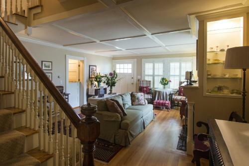 Bed & Breakfast Inn On Shore Road