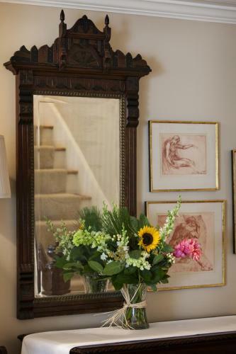 Bed & Breakfast Inn On Shore Road