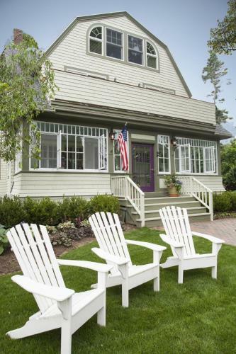 Bed & Breakfast Inn On Shore Road