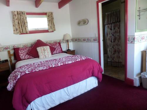Claddagh Motel & Suites