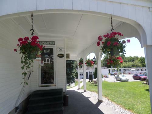 Claddagh Motel & Suites