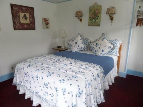 Claddagh Motel & Suites