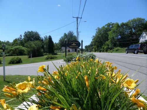 Claddagh Motel & Suites