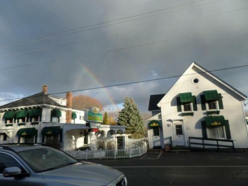 Claddagh Motel & Suites