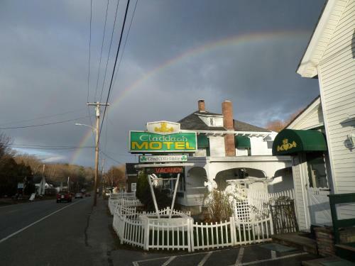 Claddagh Motel & Suites