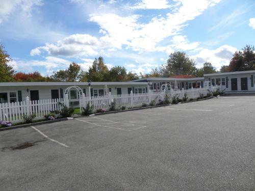 Claddagh Motel & Suites