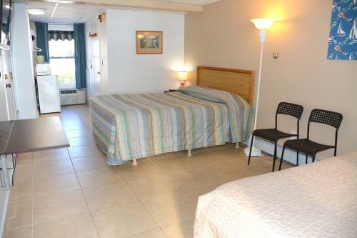 Crest Motel