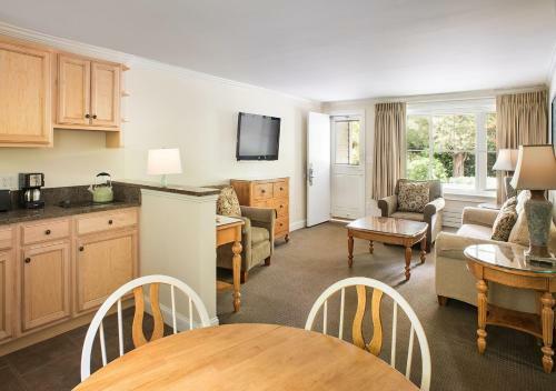 Hotel Anchorage By The Sea