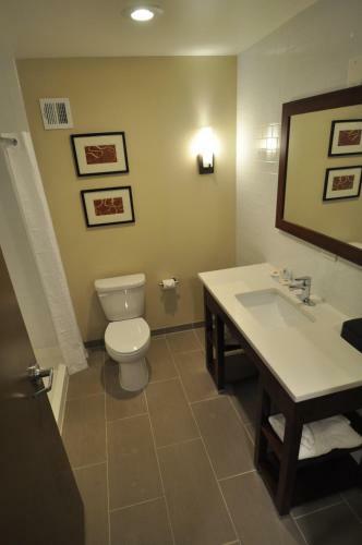 Merit Hotel & Suites