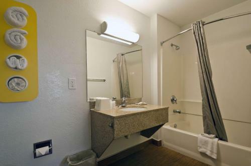 Motel 6 Camp Springs