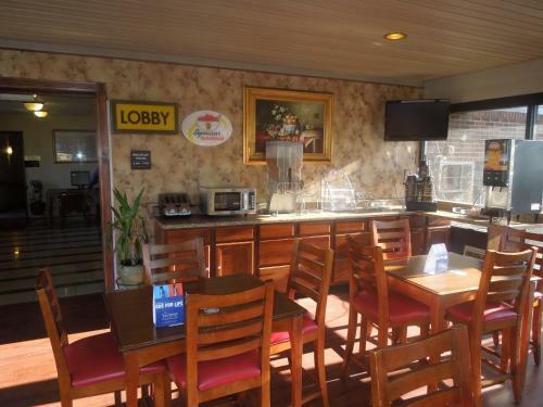 Super 8 Motel Waldorf