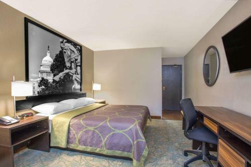 Super 8 Motel Waldorf