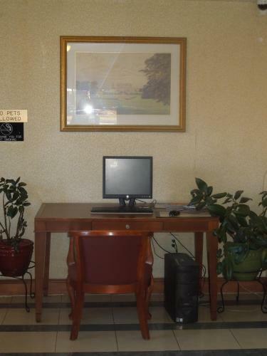 Super 8 Motel Waldorf