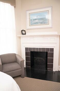 Hostal Newbury Guest House