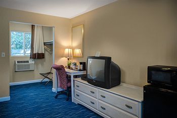 Motel Monticello Inn- Framingham/ Boston