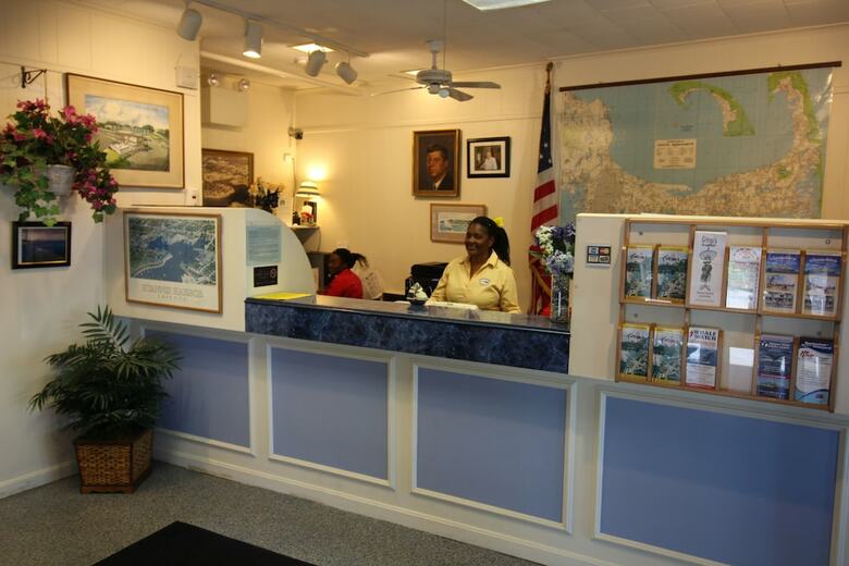 Hyannis Holiday Motel