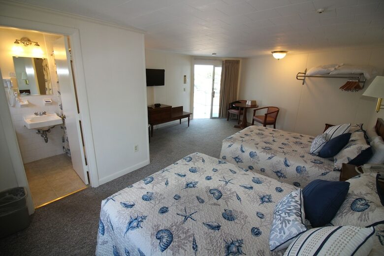 Hyannis Holiday Motel