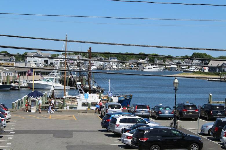 Hyannis Holiday Motel