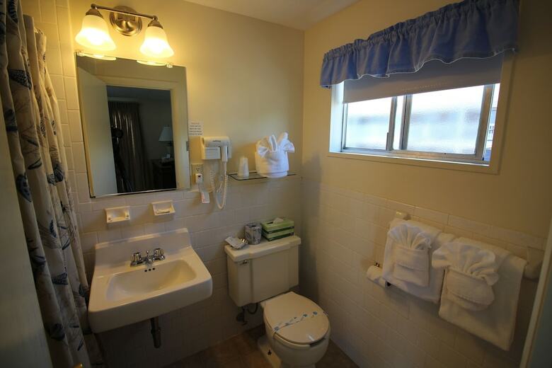 Hyannis Holiday Motel