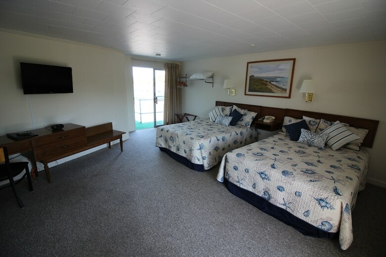 Hyannis Holiday Motel
