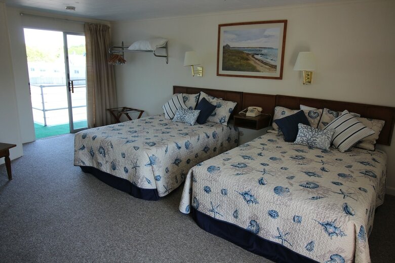Hyannis Holiday Motel