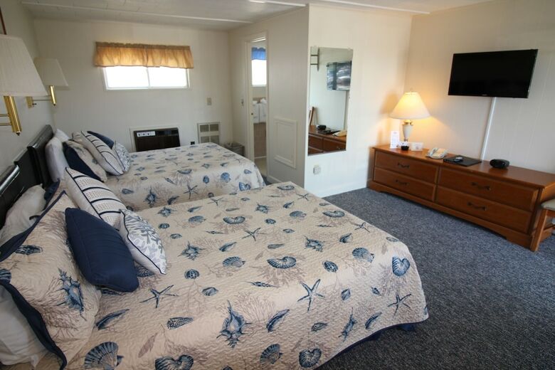 Hyannis Holiday Motel