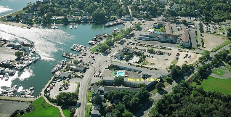 Hyannis Holiday Motel