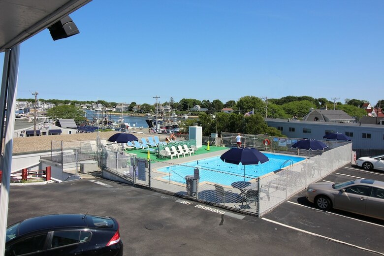 Hyannis Holiday Motel