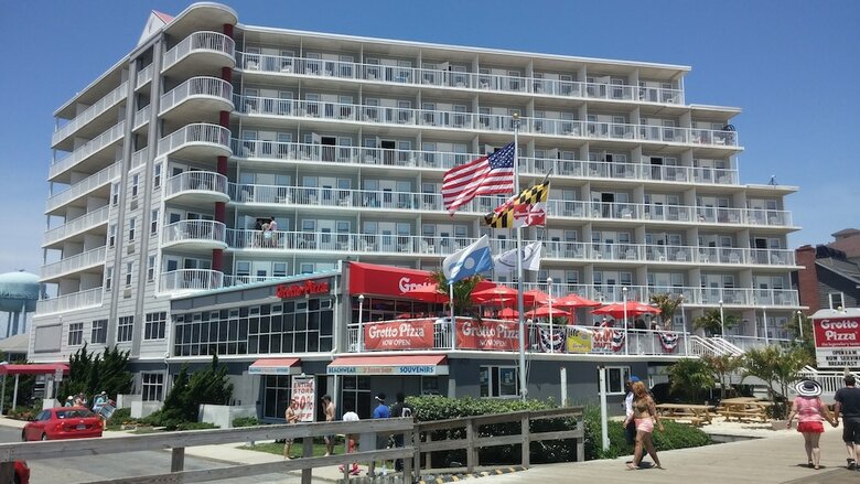 Commander Hotel