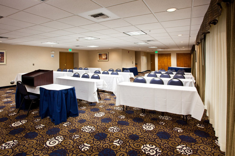 Holiday Inn Express Hotel & Suites