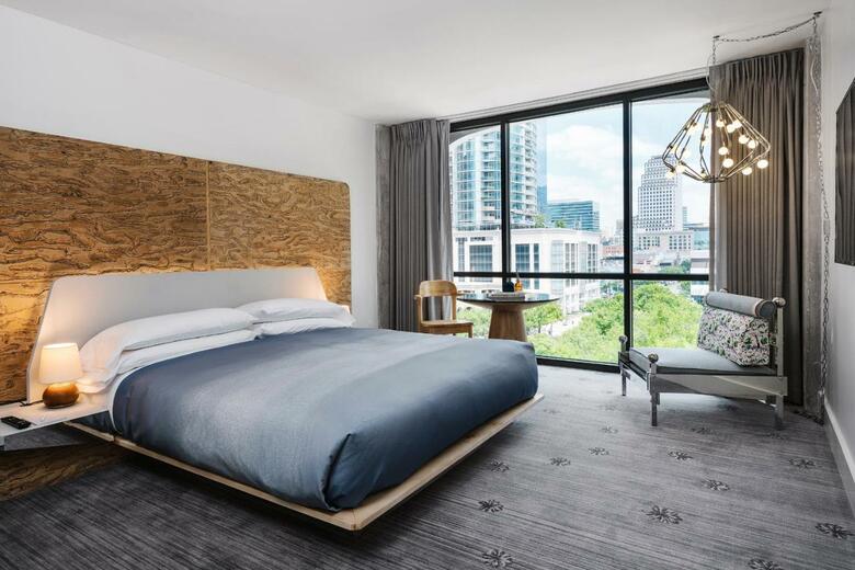 Radisson Hotel & Suites Austin Downtown